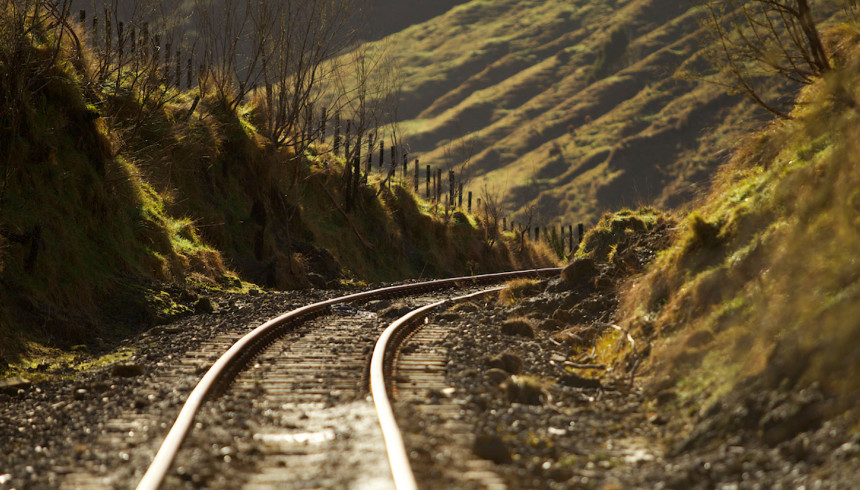 Forgotten World Railway going around a bend